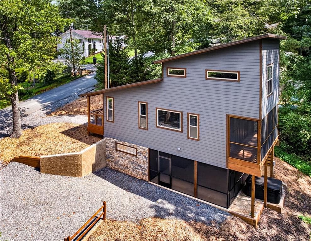 2 bedroom, 3 bathroom, 1,320 sq ft single family residence for sale at 287 Lakeview Circle, Morganton, GA 30560 — photo 6