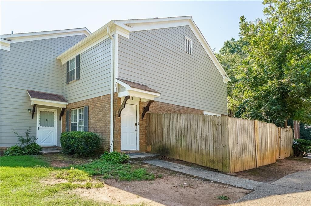 2 bedroom, 2 bathroom, 1,152 sq ft townhouse for sale at 2611 Stratford Lane, Morrow, GA 30260