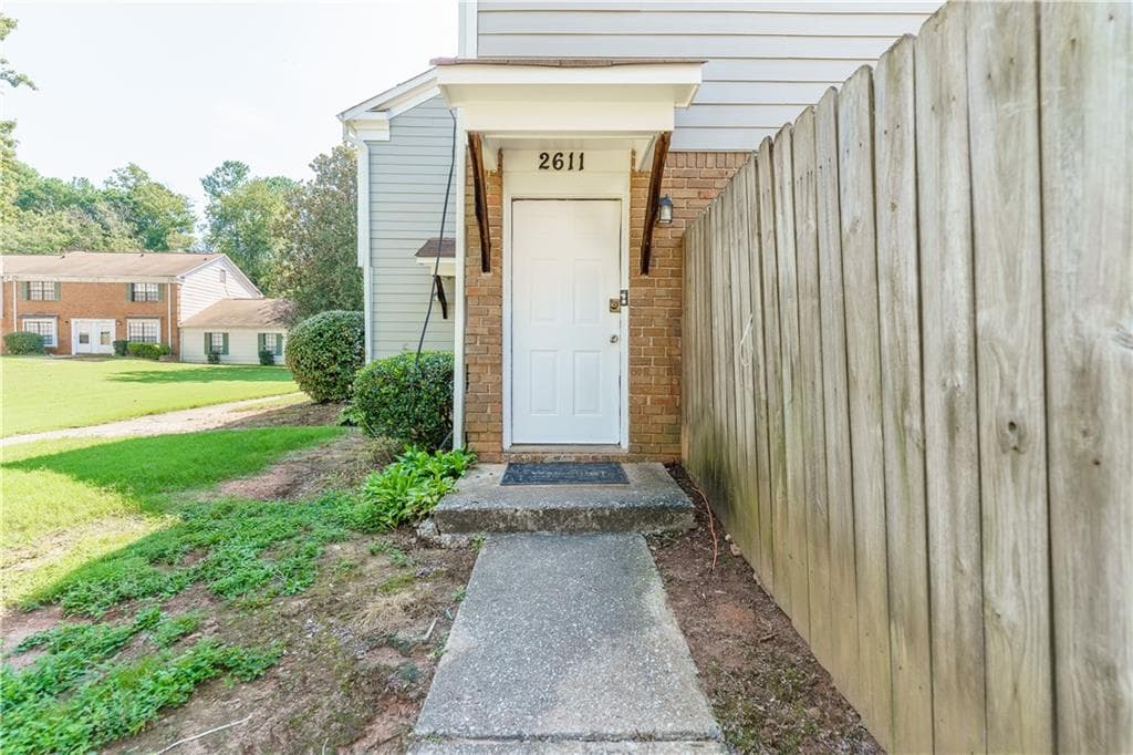 2 bedroom, 2 bathroom, 1,152 sq ft townhouse for sale at 2611 Stratford Lane, Morrow, GA 30260 — photo 3