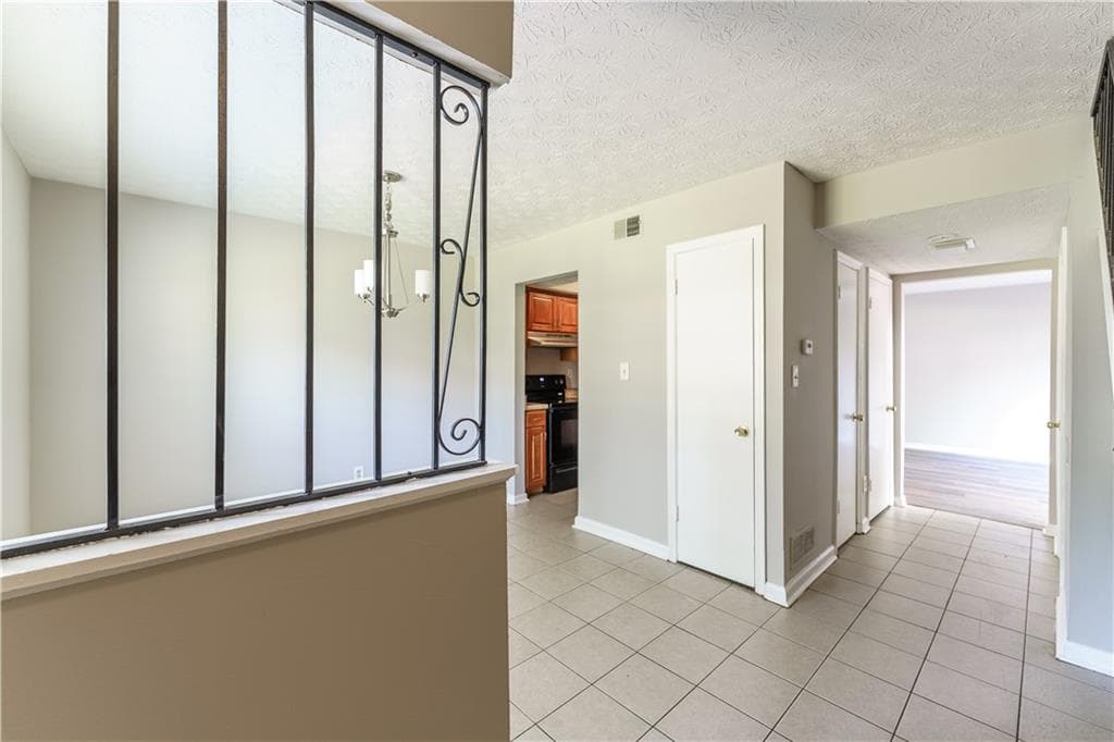 2 bedroom, 2 bathroom, 1,152 sq ft townhouse for sale at 2611 Stratford Lane, Morrow, GA 30260 — photo 5
