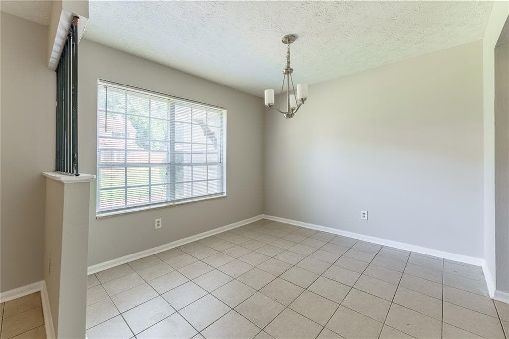 2 bedroom, 2 bathroom, 1,152 sq ft townhouse for sale at 2611 Stratford Lane, Morrow, GA 30260 — photo 6