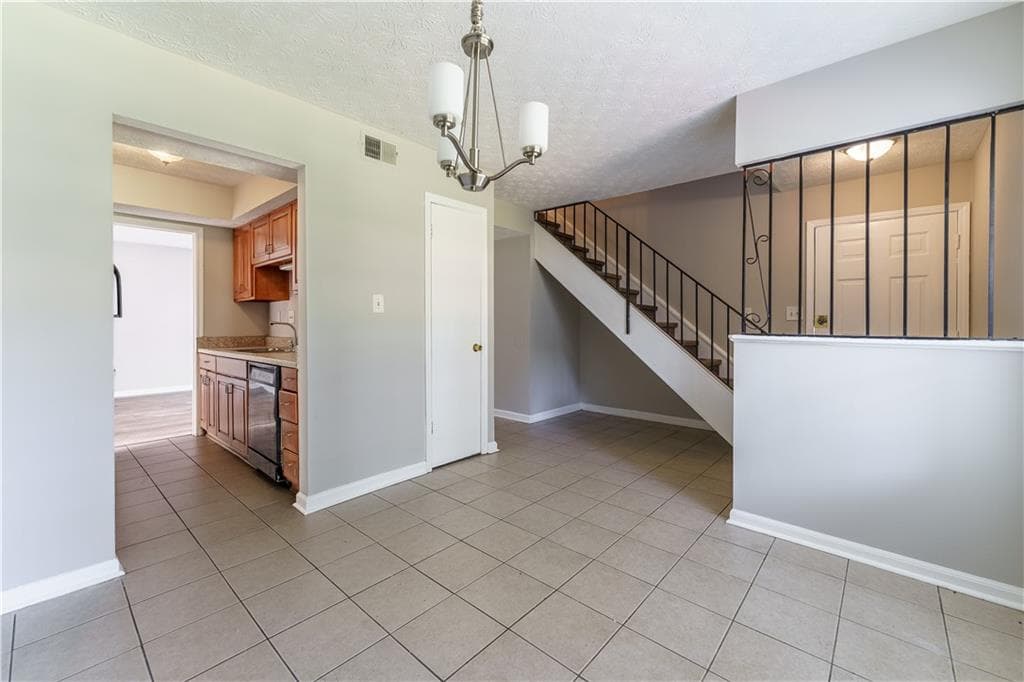 2 bedroom, 2 bathroom, 1,152 sq ft townhouse for sale at 2611 Stratford Lane, Morrow, GA 30260 — photo 8