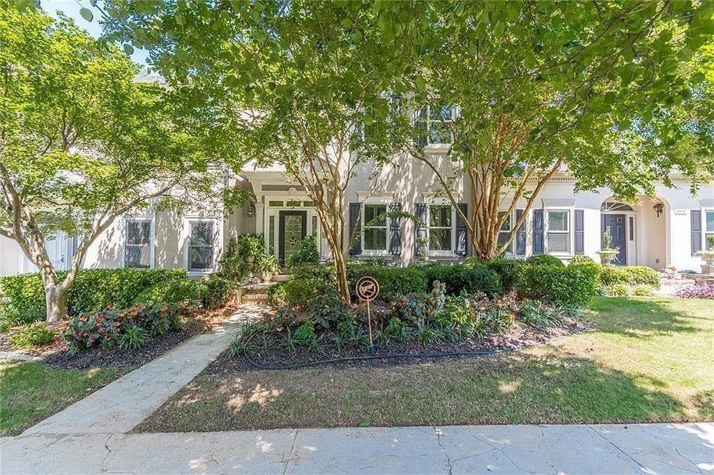 3 bedroom, 4 bathroom, 3,064 sq ft townhouse for sale at 9385 Knollcrest Boulevard, Johns Creek, GA 30022 — photo 2