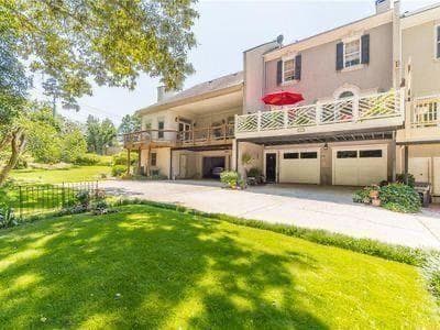 3 bedroom, 4 bathroom, 3,064 sq ft townhouse for sale at 9385 Knollcrest Boulevard, Johns Creek, GA 30022 — photo 3