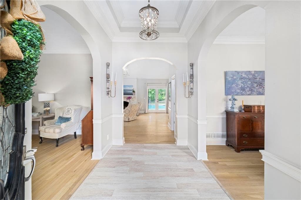 5 bedroom, 5 bathroom, 6,338 sq ft single family residence under contract at 1040 Finnsbury Drive, Roswell, GA 30075 — photo 4