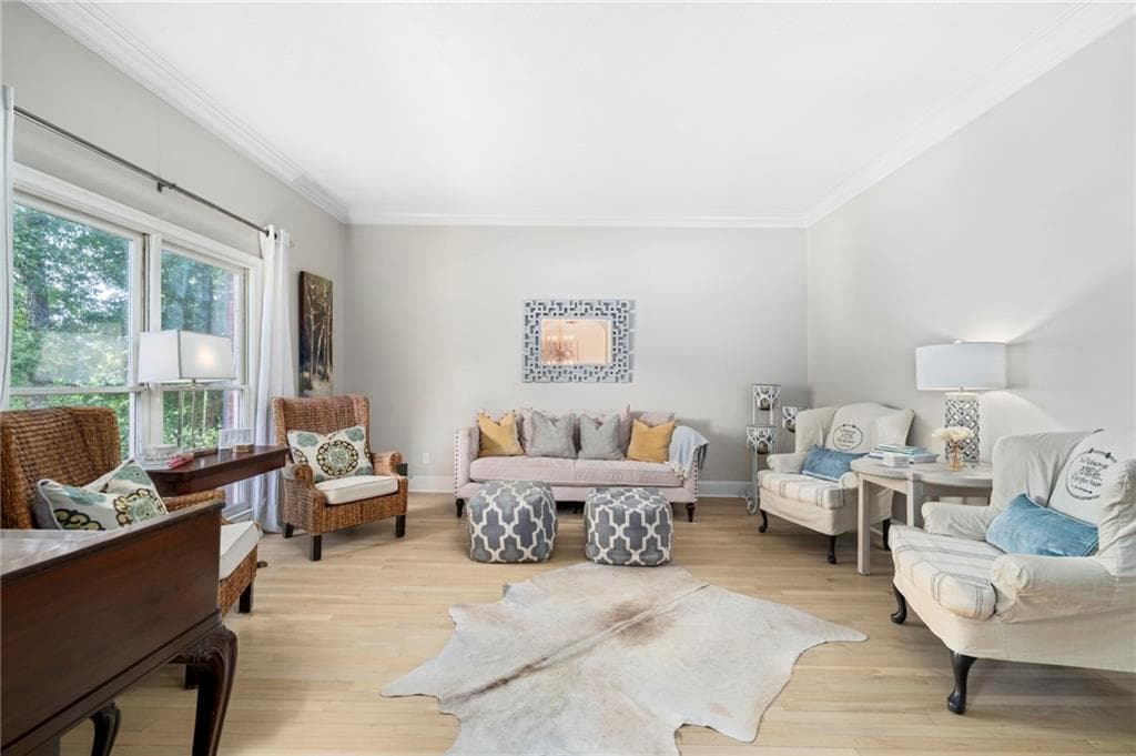 5 bedroom, 5 bathroom, 6,338 sq ft single family residence under contract at 1040 Finnsbury Drive, Roswell, GA 30075 — photo 5