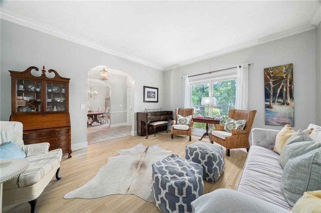 5 bedroom, 5 bathroom, 6,338 sq ft single family residence under contract at 1040 Finnsbury Drive, Roswell, GA 30075 — photo 6