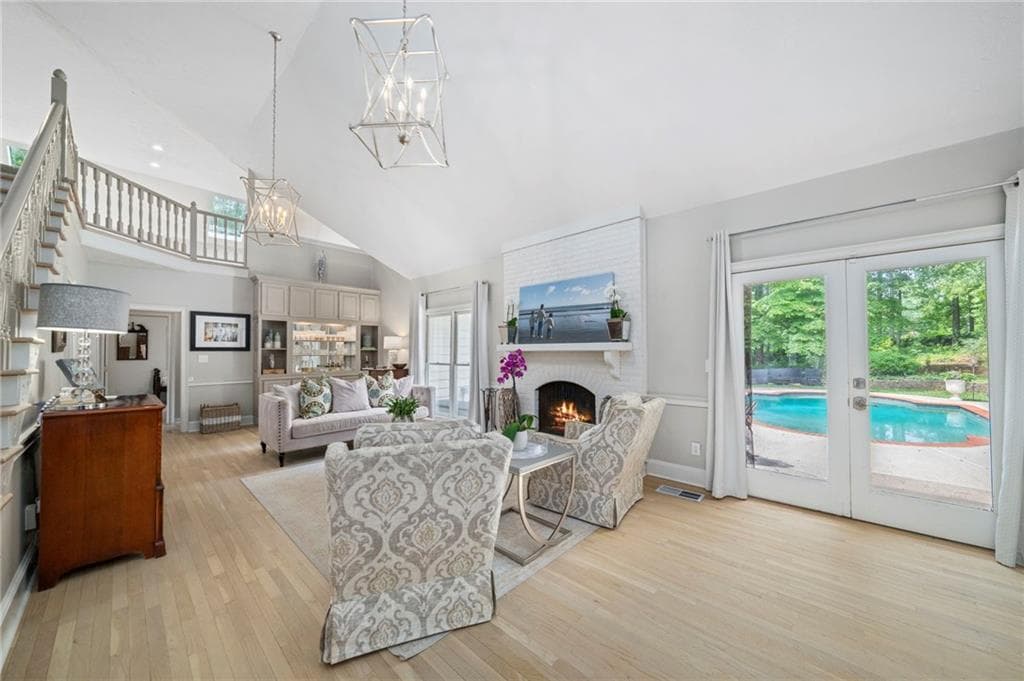 5 bedroom, 5 bathroom, 6,338 sq ft single family residence under contract at 1040 Finnsbury Drive, Roswell, GA 30075 — photo 9