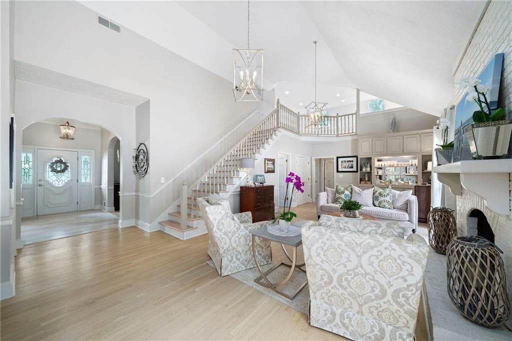 5 bedroom, 5 bathroom, 6,338 sq ft single family residence under contract at 1040 Finnsbury Drive, Roswell, GA 30075 — photo 10