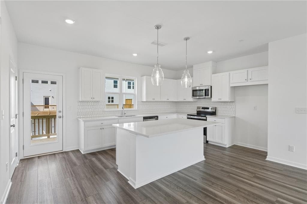 3 bedroom, 4 bathroom, 1,893 sq ft townhouse under contract at 101 Epperly Way, Tucker, GA 30084 — photo 2