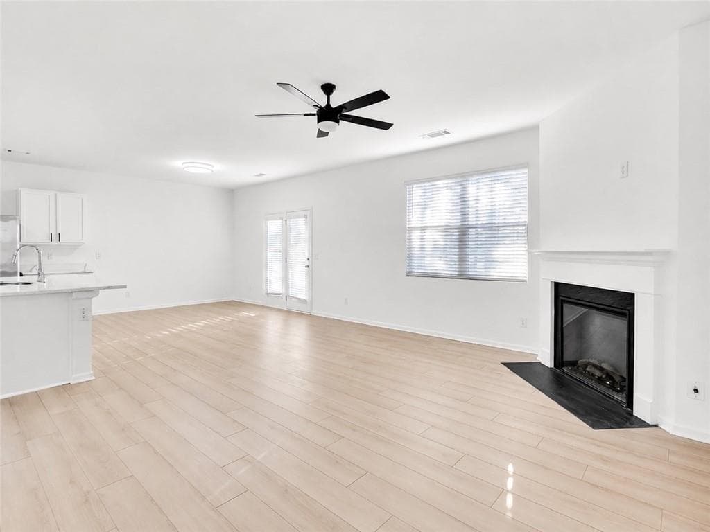 4 bedroom, 3 bathroom, 1,927 sq ft single family residence for sale at 418 Lake Ridge Lane, Fairburn, GA 30213 — photo 5