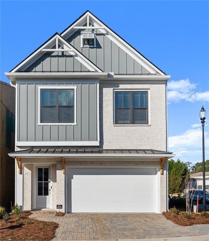 3 bedroom, 3 bathroom, 2,057 sq ft single family residence for rent at 136 Village Green Avenue, Woodstock, GA 30189 for $3,000 a month — photo 1 of 31