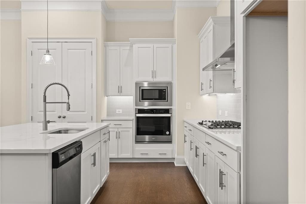 3 bedroom, 3 bathroom, 2,057 sq ft single family residence for rent at 136 Village Green Avenue, Woodstock, GA 30189 for $3,000 a month — photo 3