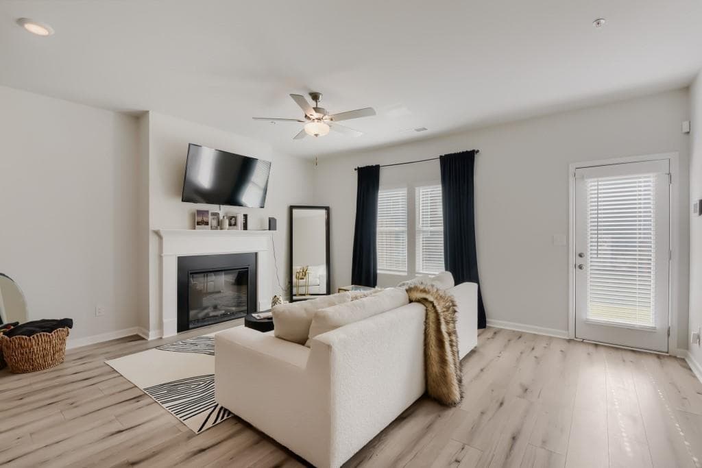 3 bedroom, 3 bathroom, 1,528 sq ft townhouse for sale at 11694 Chatham Drive, Hampton, GA 30228 — photo 4