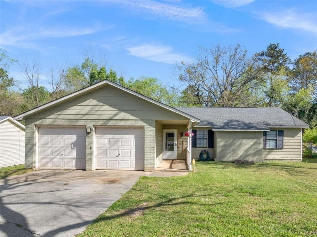 3 bedroom, 2 bathroom, 1,386 sq ft single family residence under contract at 535 Oak Trace Court, Jonesboro, GA 30238