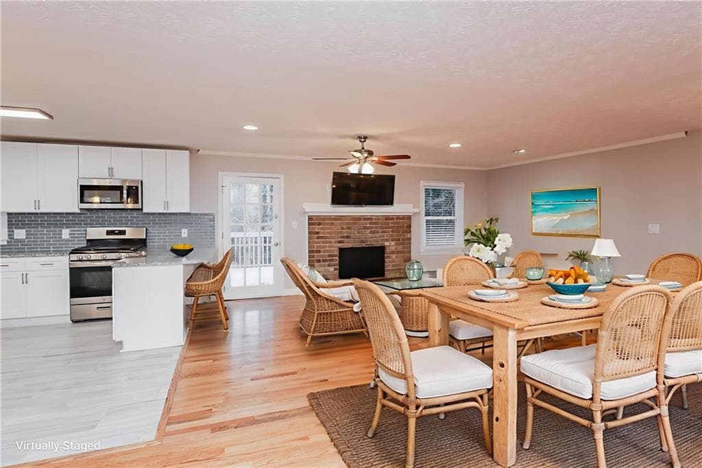 3 bedroom, 2 bathroom, 2,752 sq ft single family residence for sale at 282 Somerset Court, Lawrenceville, GA 30044 — photo 2