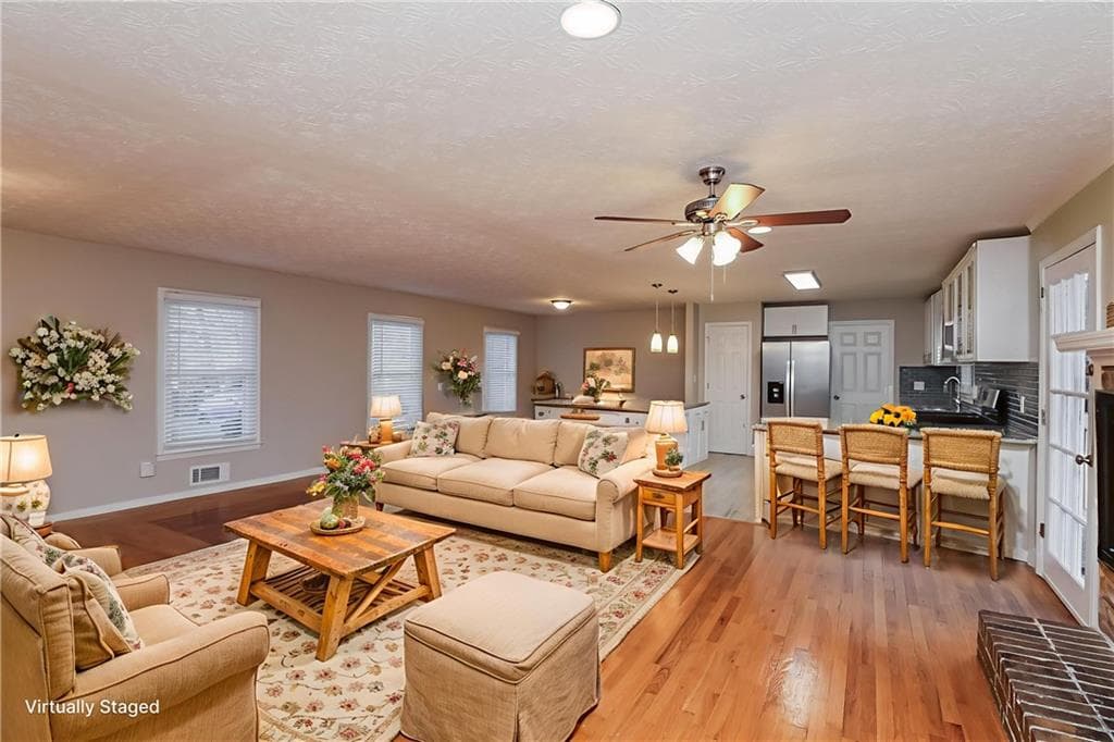3 bedroom, 2 bathroom, 2,752 sq ft single family residence for sale at 282 Somerset Court, Lawrenceville, GA 30044 — photo 5