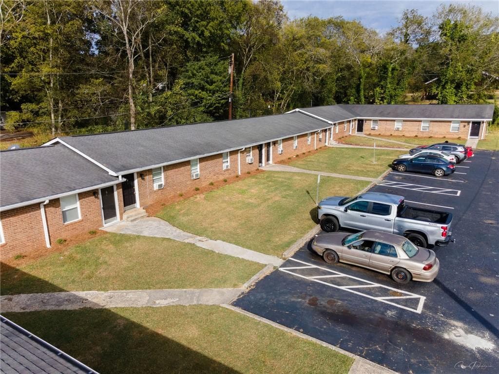 2 bedroom, 1 bathroom, 600 sq ft apartment for rent at 201 E 13th Street 12, Rome, GA 30161 for $1,025 a month — photo 2