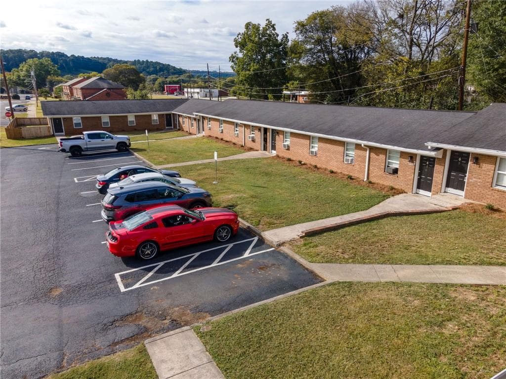 2 bedroom, 1 bathroom, 600 sq ft apartment for rent at 201 E 13th Street 12, Rome, GA 30161 for $1,025 a month — photo 3
