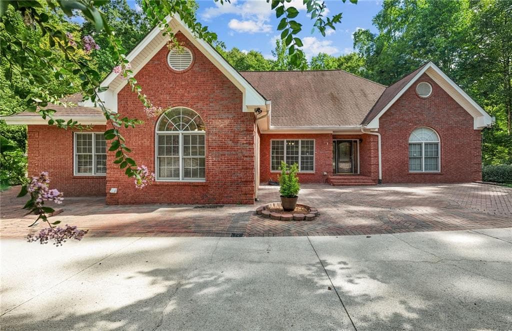 5 bedroom, 4 bathroom, 5,809 sq ft single family residence under contract at 7725 Appaloosa Trail, Gainesville, GA 30506