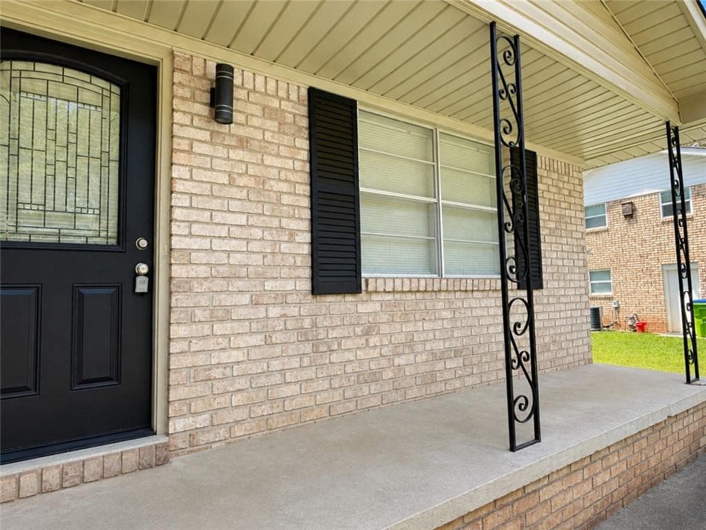 4 bedroom, 2 bathroom, 1,250 sq ft single family residence for rent at 128 Mark Lane, Smyrna, GA 30082 for $2,290 a month — photo 2