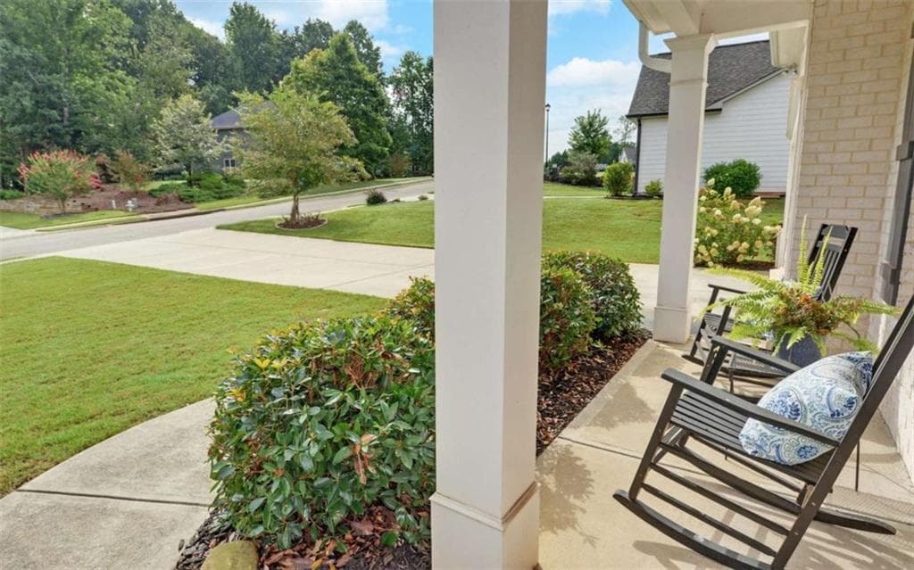 5 bedroom, 3 bathroom, 3,148 sq ft single family residence for sale at 5110 Ozark Lane, Gainesville, GA 30507 — photo 4