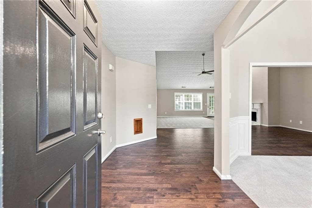 4 bedroom, 3 bathroom, 2,397 sq ft single family residence under contract at 4113 Arbor Chase Road, Gainesville, GA 30507 — photo 2