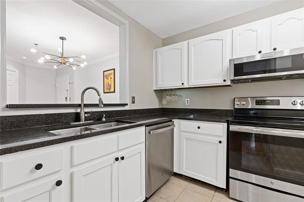 2 bedroom, 2 bathroom, 1,165 sq ft condominium for sale at 970 Sidney Marcus Boulevard 1404, Atlanta, GA 30324 — photo 6
