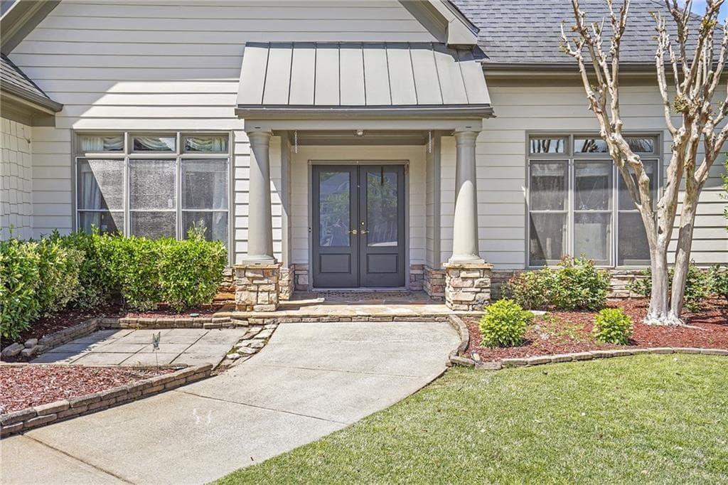 4 bedroom, 3 bathroom, 3,355 sq ft single family residence for sale at 7095 Grassmoor Grange Way, Cumming, GA 30040 — photo 3