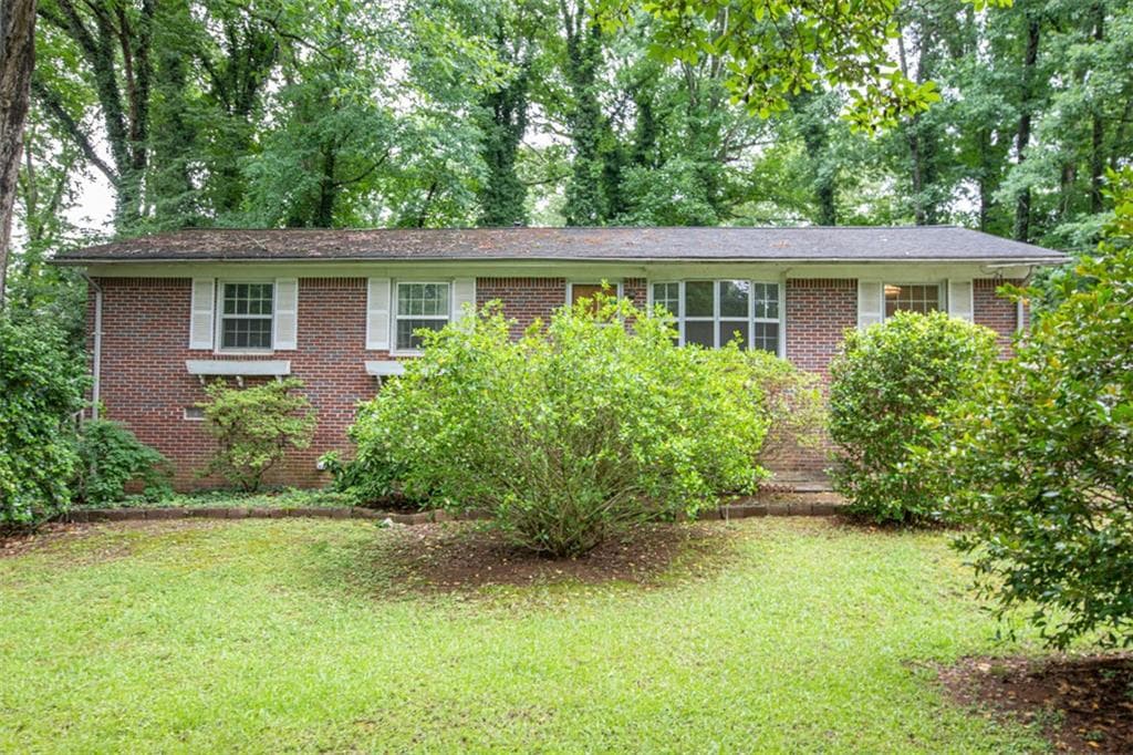 3 bedroom, 2 bathroom, 1,350 sq ft single family residence under contract at 442 Stonewood Drive, Stone Mountain, GA 30087 — photo 3