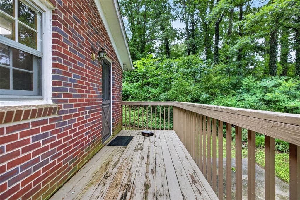 3 bedroom, 2 bathroom, 1,350 sq ft single family residence under contract at 442 Stonewood Drive, Stone Mountain, GA 30087 — photo 4