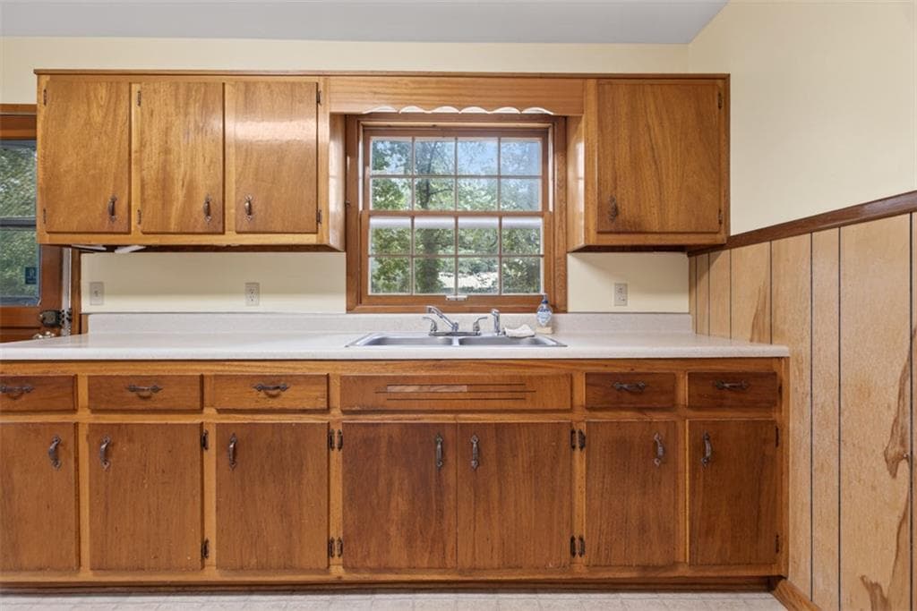 3 bedroom, 2 bathroom, 1,350 sq ft single family residence under contract at 442 Stonewood Drive, Stone Mountain, GA 30087 — photo 10
