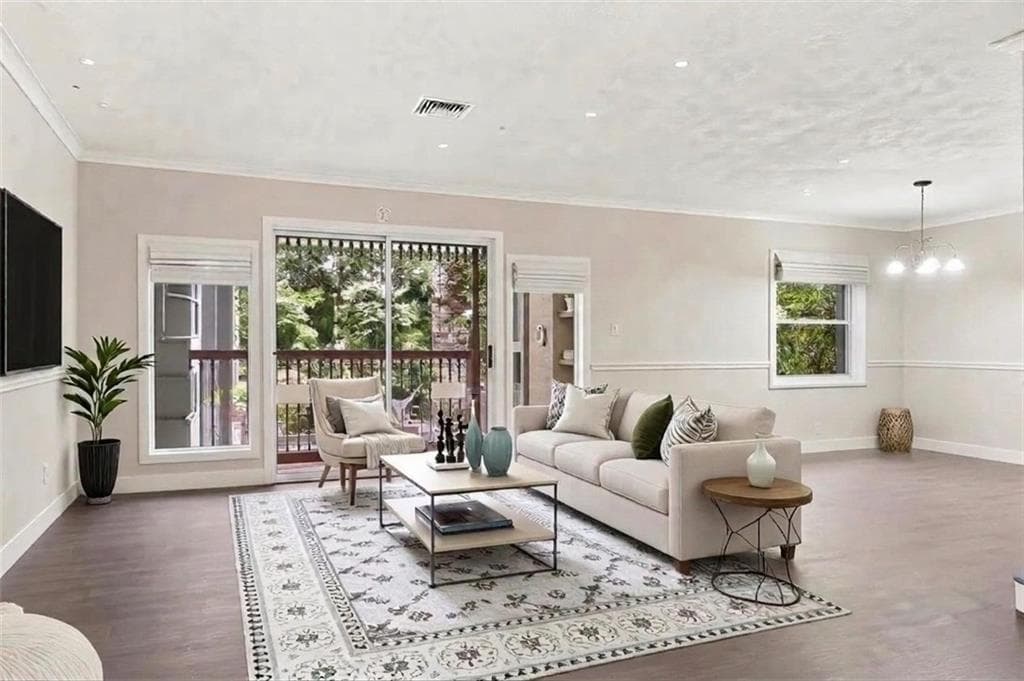 3 bedroom, 2 bathroom, 1,354 sq ft single family residence for sale at 3435 Misty Valley Road, Decatur, GA 30032 — photo 4