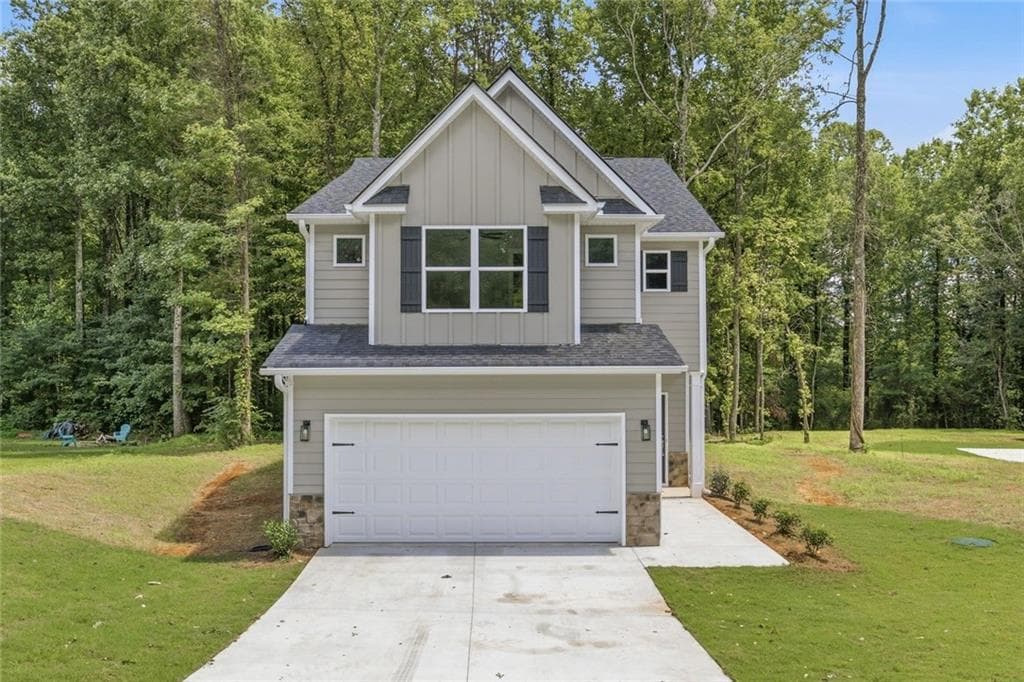 3 bedroom, 3 bathroom, 1,894 sq ft single family residence for sale at 318 Stonington Drive, Mount Airy, GA 30563
