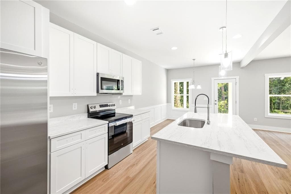3 bedroom, 3 bathroom, 1,894 sq ft single family residence for sale at 318 Stonington Drive, Mount Airy, GA 30563 — photo 10