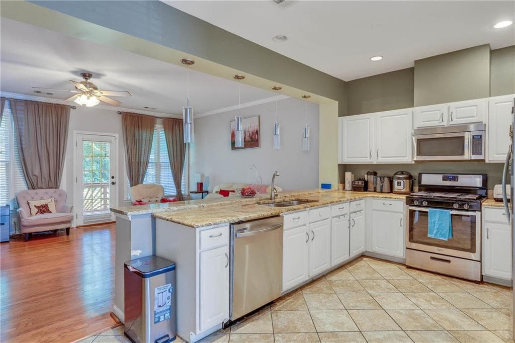 4 bedroom, 4 bathroom, 2,038 sq ft townhouse for sale at 2828 Langford Commons Drive, Norcross, GA 30071 — photo 6