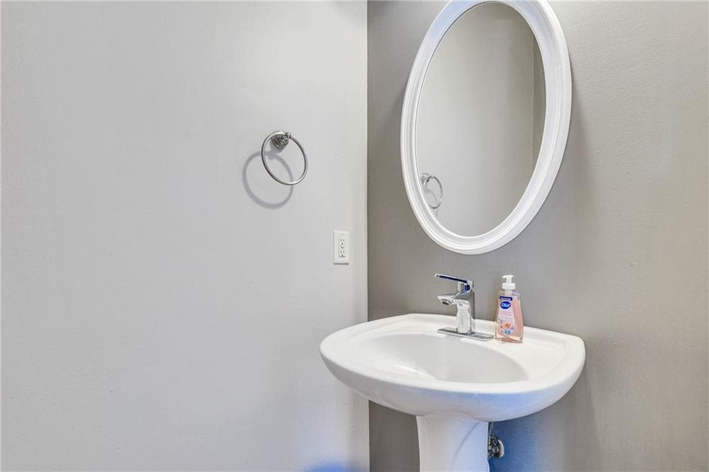 4 bedroom, 4 bathroom, 2,038 sq ft townhouse for sale at 2828 Langford Commons Drive, Norcross, GA 30071 — photo 10