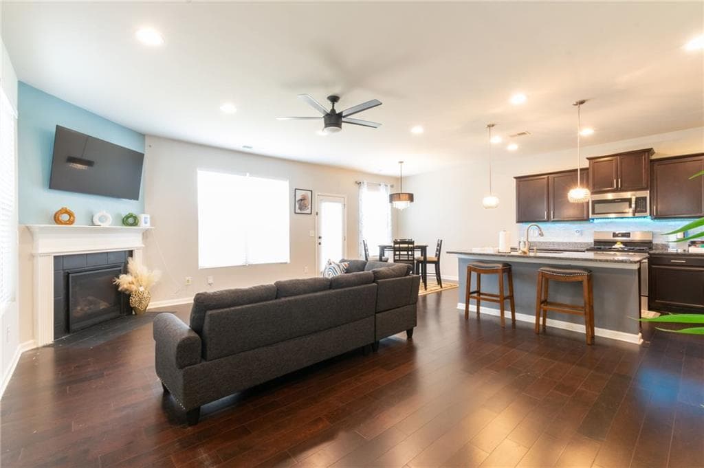 3 bedroom, 3 bathroom, 1,970 sq ft single family residence for rent at 576 Dasheill Lane, Atlanta, GA 30349 for $3,500 a month — photo 8