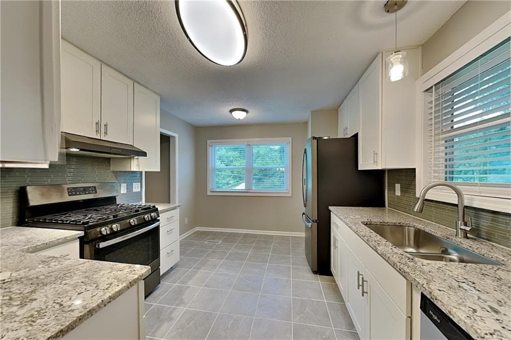 3 bedroom, 2 bathroom, 2,260 sq ft single family residence for rent at 451 Monroe Trace, Kennesaw, GA 30144 for $2,300 a month — photo 5
