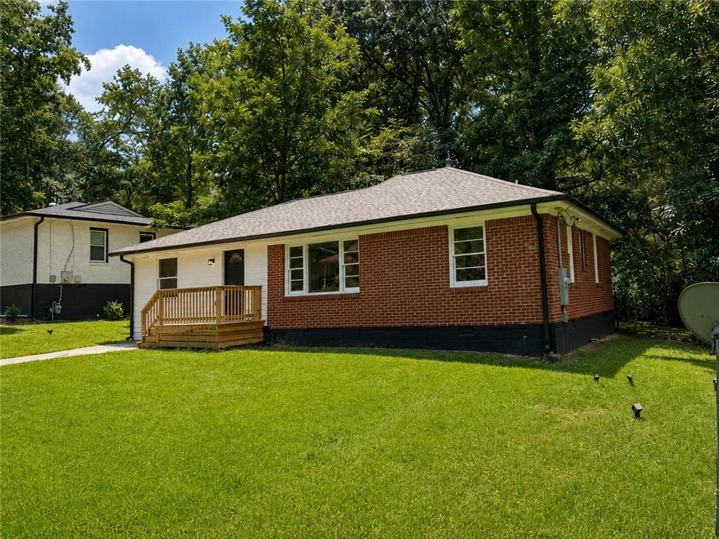 3 bedroom, 2 bathroom, 1,038 sq ft single family residence for sale at 2328 Bonner Road, East Point, GA 30344 — photo 2