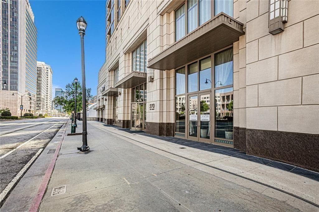 3 bedroom, 3 bathroom, 2,013 sq ft condominium for sale at 270 17th Street 4104, Atlanta, GA 30363 — photo 2