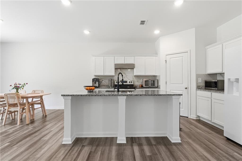 5 bedroom, 4 bathroom, 2,792 sq ft single family residence for rent at 121 Carnaby Street, Winder, GA 30680 for $2,400 a month — photo 10