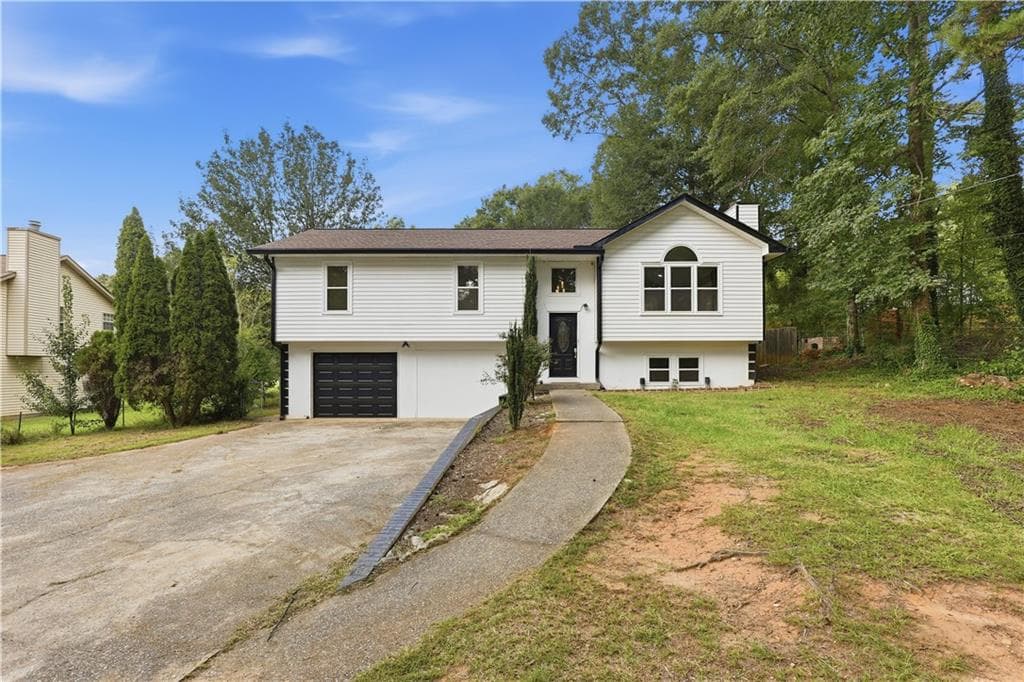 4 bedroom, 3 bathroom, 1,854 sq ft single family residence under contract at 6180 Britt Road, Mableton, GA 30126 — photo 2