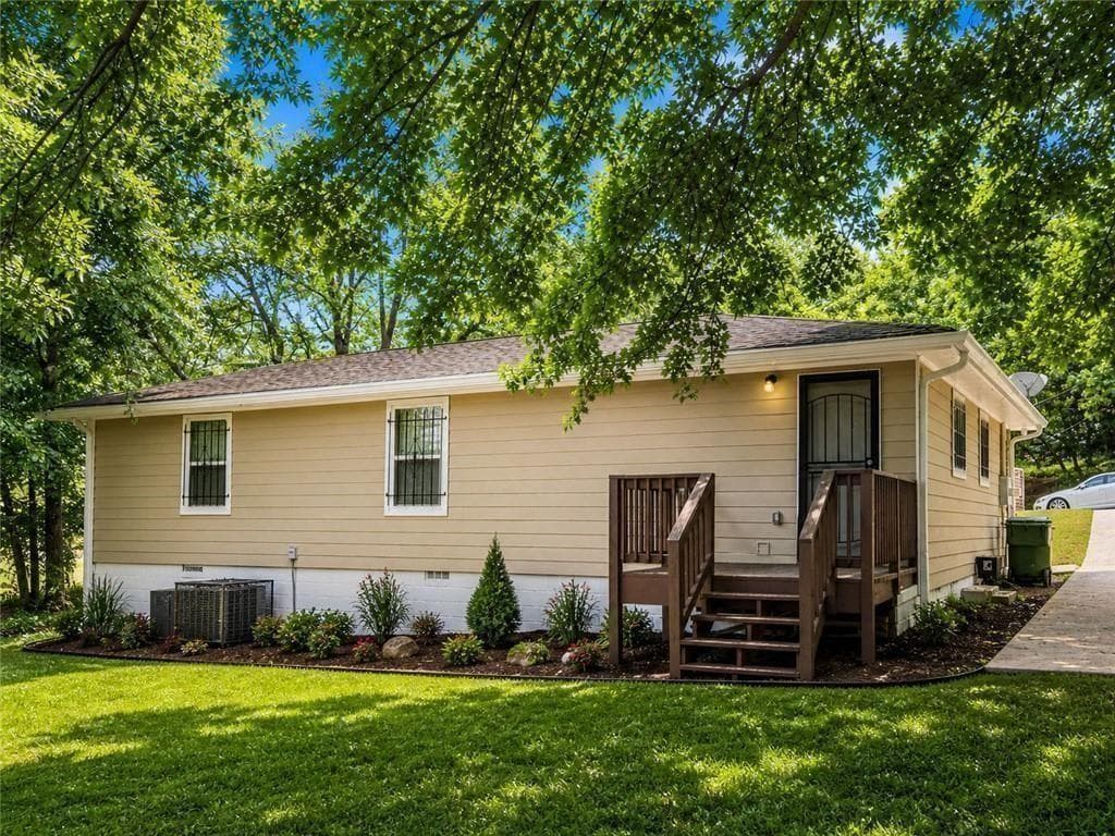 3 bedroom, 2 bathroom, 1,039 sq ft single family residence under contract at 1149 Isa Drive, Atlanta, GA 30315 — photo 6