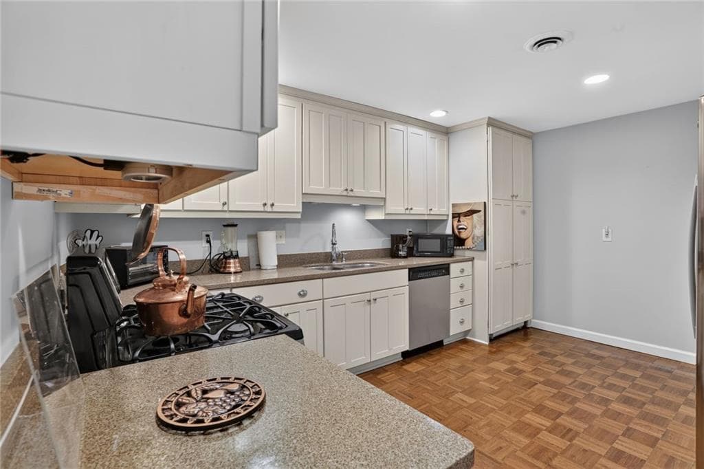 2 bedroom, 2 bathroom, 1,800 sq ft condominium for sale at 2734 Peachtree Road A201, Atlanta, GA 30305 — photo 9