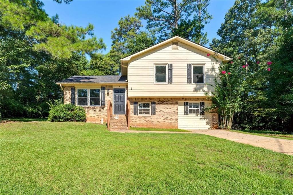 5 bedroom, 3 bathroom, 1,000 sq ft single family residence under contract at 576 Dove Tail Court, Conyers, GA 30013