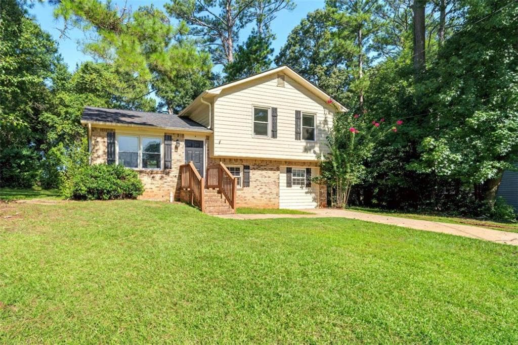 5 bedroom, 3 bathroom, 1,000 sq ft single family residence under contract at 576 Dove Tail Court, Conyers, GA 30013 — photo 3