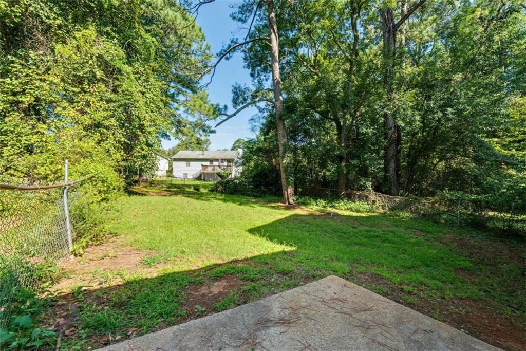 5 bedroom, 3 bathroom, 1,000 sq ft single family residence under contract at 576 Dove Tail Court, Conyers, GA 30013 — photo 5