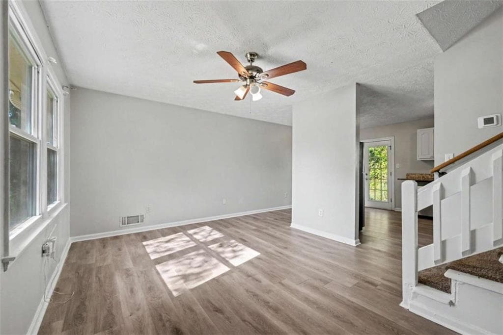 5 bedroom, 3 bathroom, 1,000 sq ft single family residence under contract at 576 Dove Tail Court, Conyers, GA 30013 — photo 10
