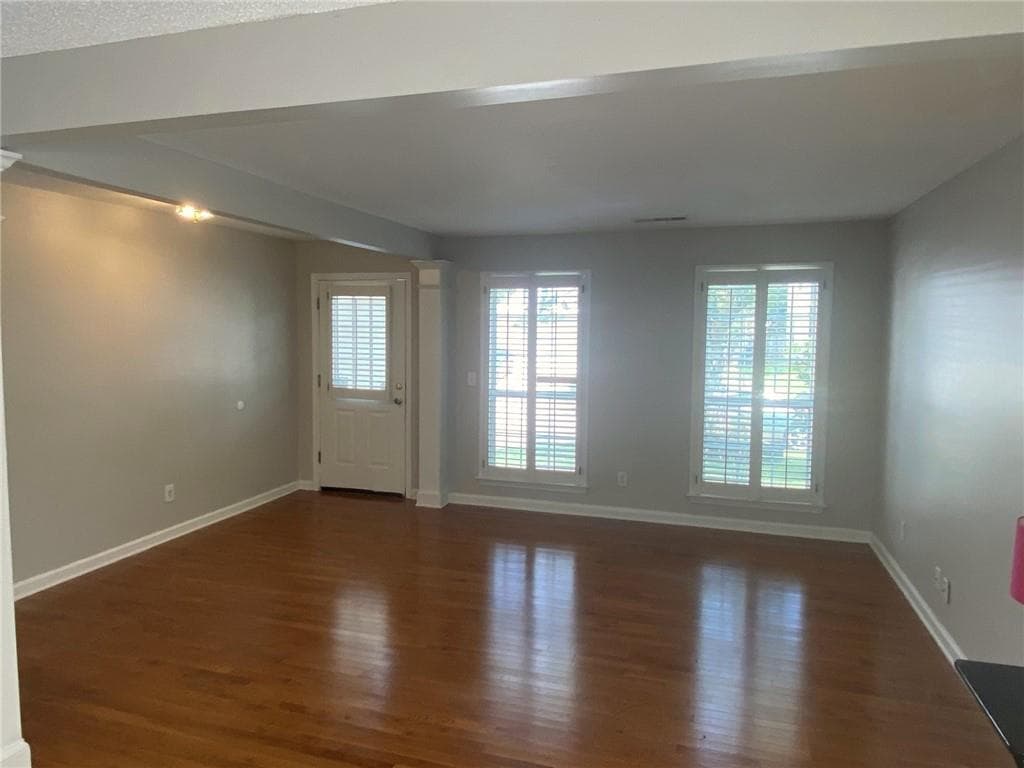 3 bedroom, 3 bathroom, 2,142 sq ft single family residence for sale at 518 Stepney Court, Marietta, GA 30067 — photo 3